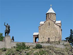 29.5.2006 - Tbilisi, Metechi Kirche und Denkmal Knig Wachtang I. Gorgassali