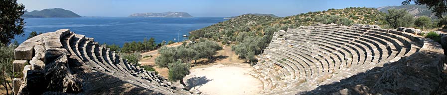 11.6.2007, Amphitheater von Kas mit Blick auf Kastellorizo
