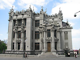 18.5. bs 19.5.2009, Kiew, Haus mit den Chimren